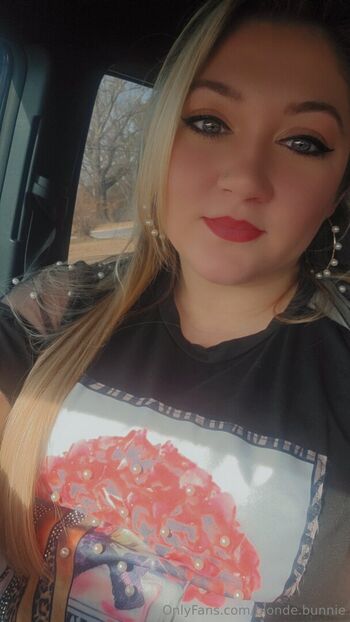 blonde.bunnie