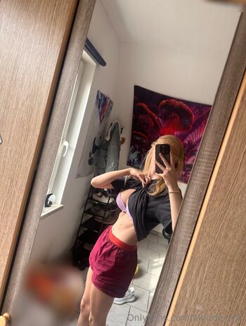 blonde_vivi