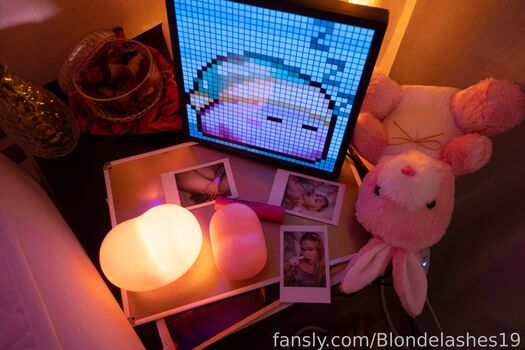blondelashes19