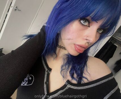 Bluehairgothgrl