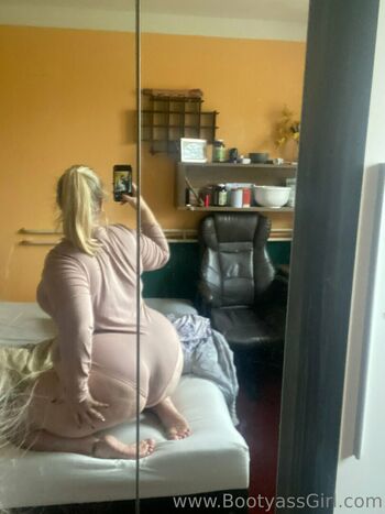 bootyassgirl
