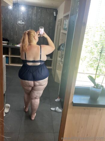 bootyassgirl