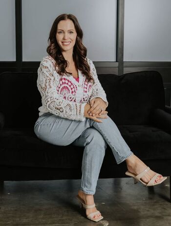 Brittni De La Mora