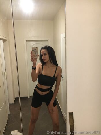 brunettedoll77