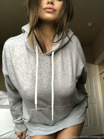 brunettegurl