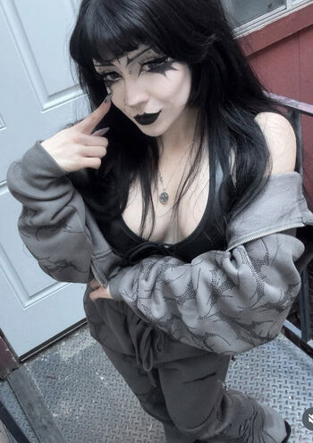 BuffGothMom