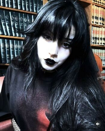 BuffGothMom