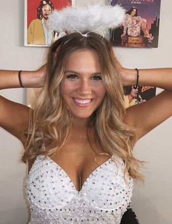 Busty Blondes