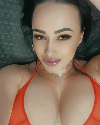 Busty Sexy Lora