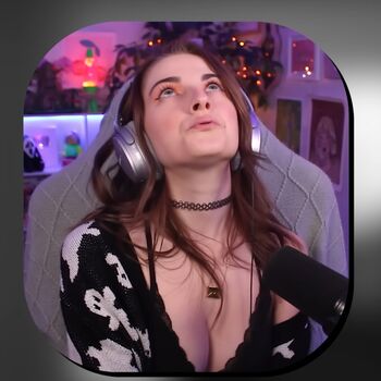 Caitlin Marie Reacts