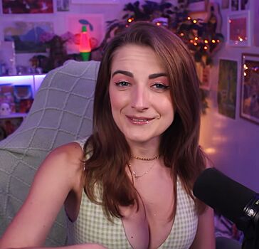 Caitlin Marie Reacts