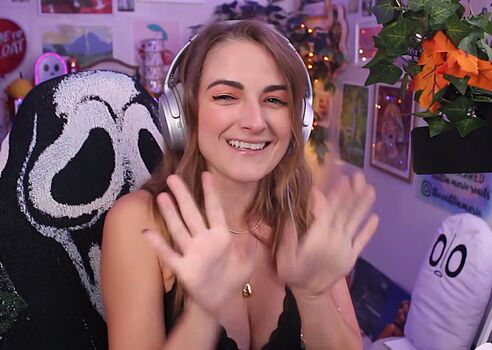 Caitlin Marie Reacts