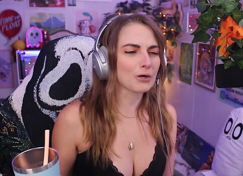 Caitlin Marie Reacts