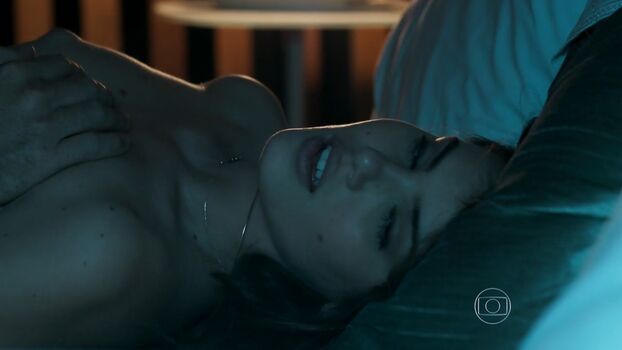 Camila Queiroz