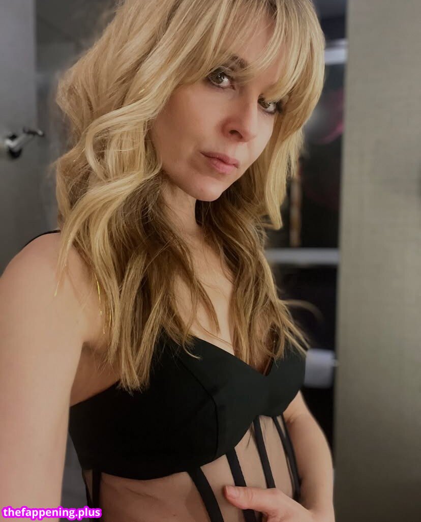Cara Buono