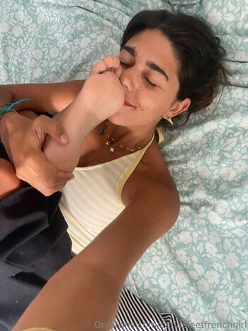 carlasfeetfrenchgirl