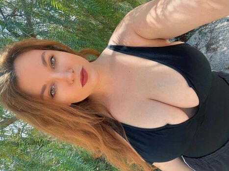 carmen_curvy