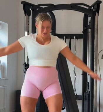 Carys whittaker / busybeecarys