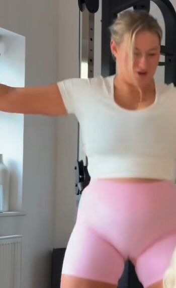 Carys whittaker / busybeecarys