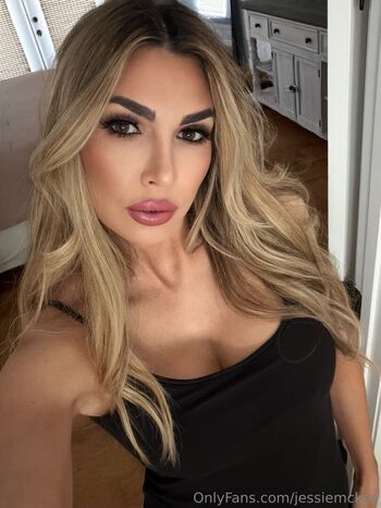 Cassie Lee