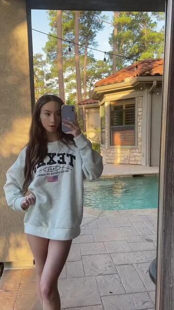 Cayla Bri