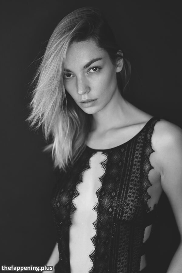 Cécile Fourrier Foto OnlyFans Nuda #9