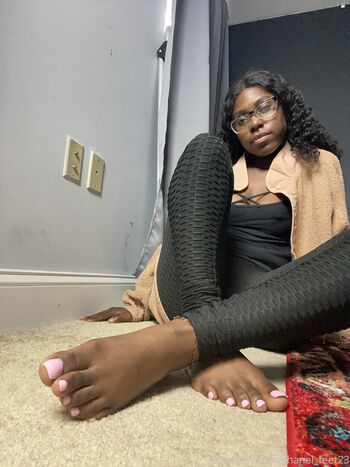 chanel_feet23