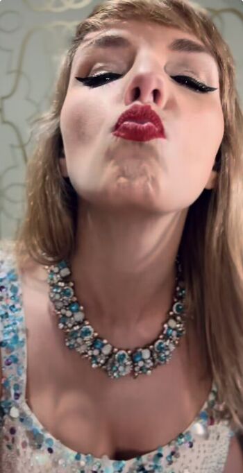 Charity Eden / Taylor Swift Impersonator