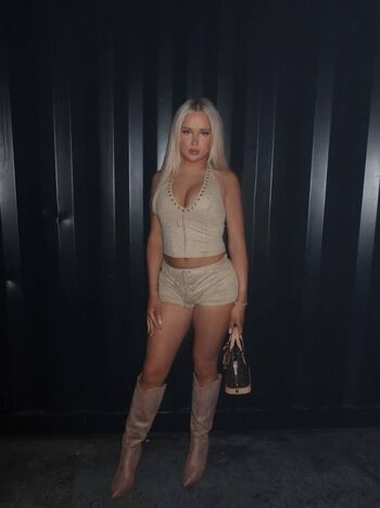 Chlo May
