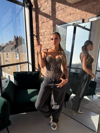 Chloe Burrows