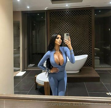 Chloe Khan