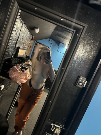 Chloe peach
