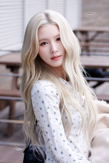 Cho Mi-yeon (Miyeon) - i-dle [(G)I-dle]