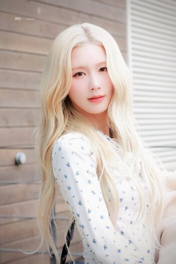 Cho Mi-yeon (Miyeon) - i-dle [(G)I-dle]