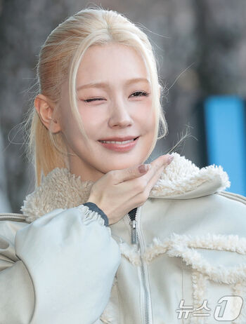 Cho Mi-yeon (Miyeon) - i-dle [(G)I-dle]