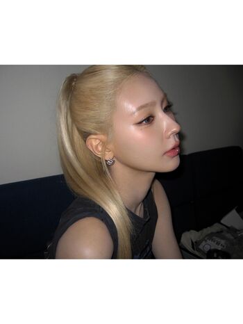 Cho Mi-yeon (Miyeon) - i-dle [(G)I-dle]