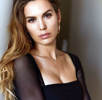 Christy Carlson Romano