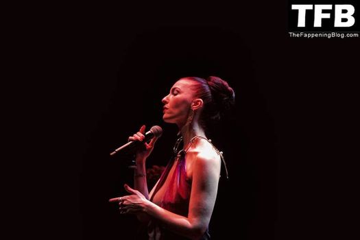 Chrysta Bell