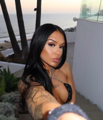 Cora Jade
