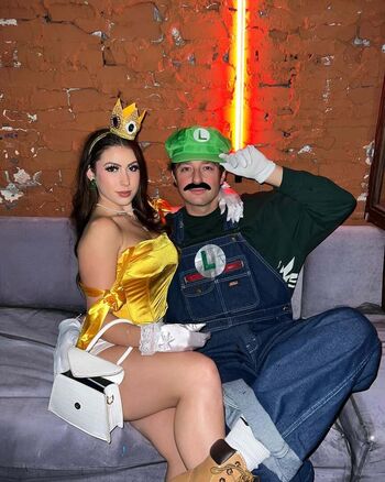 Cortney Gibson / Cortneycgibson