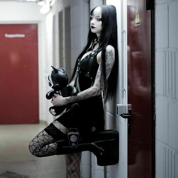 CreepyCassy