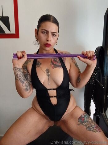 curvy-goddess