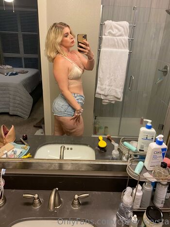 Curvy_Krysta