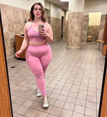 Curvy_Krysta
