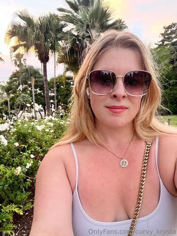 Curvy_Krysta
