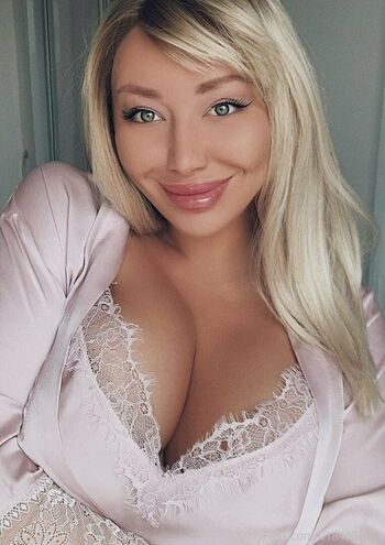 curvy_model_kate