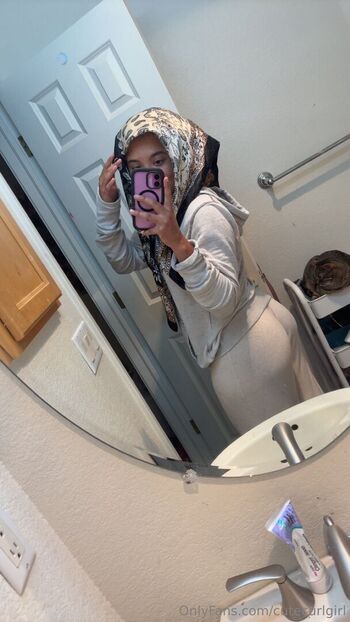 cutecurlgirl