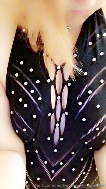 daddys_naughty_queen69