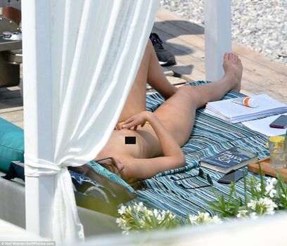 dakotajohnson