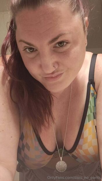 dani_no_pants
